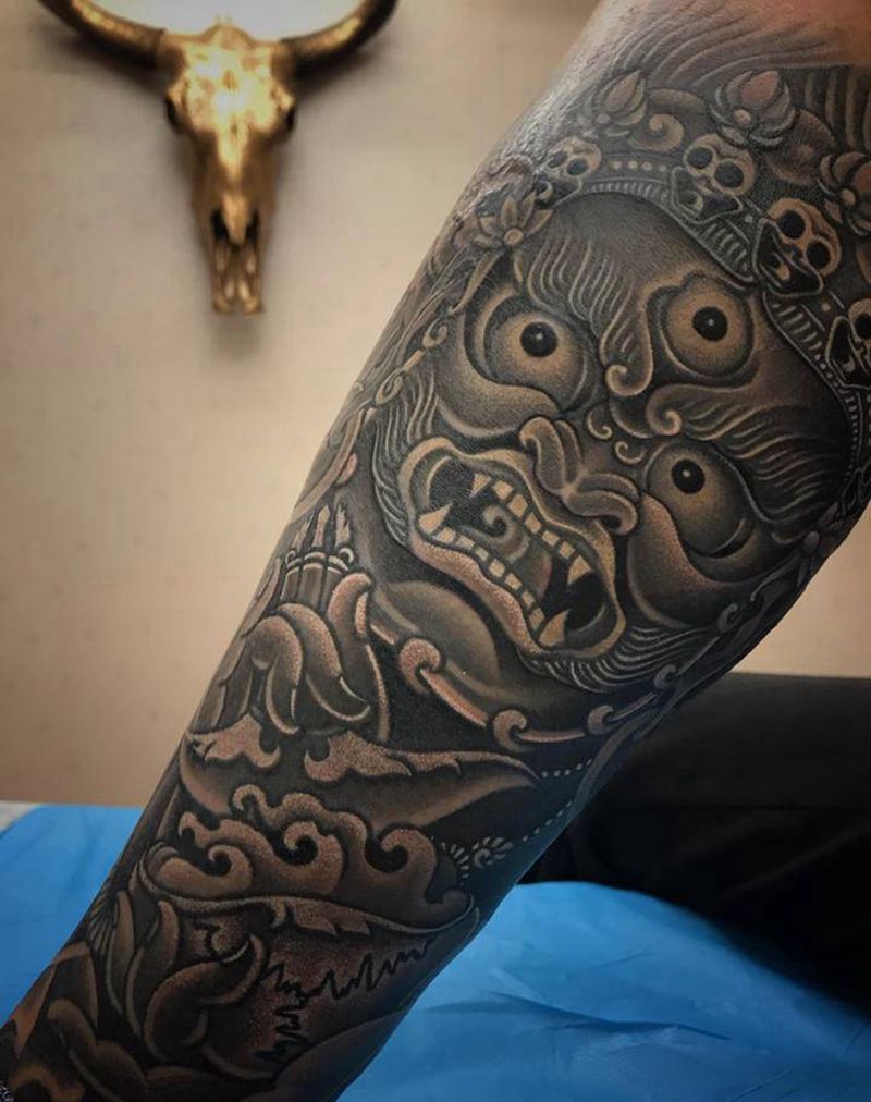 大黑天纹身图片_腿部新传统纹身图案