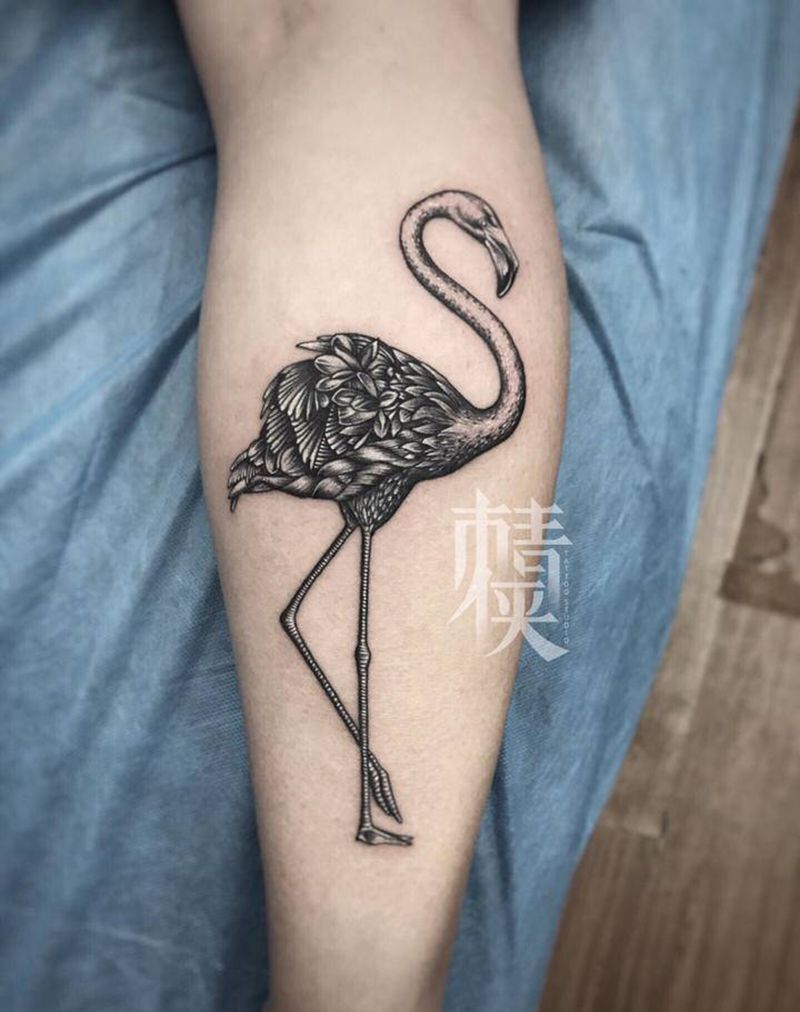 火烈鸟纹身图片_腿部欧美写实纹身图案