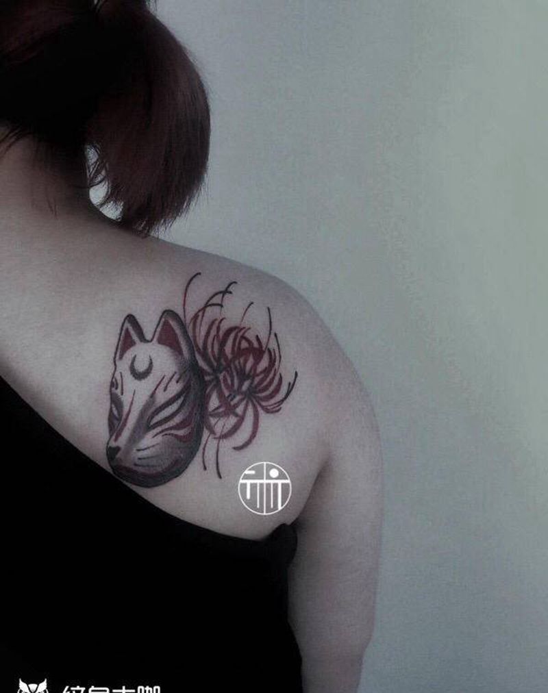 狐面彼岸花纹身图片_背部新传统彼岸花狐面纹身图案