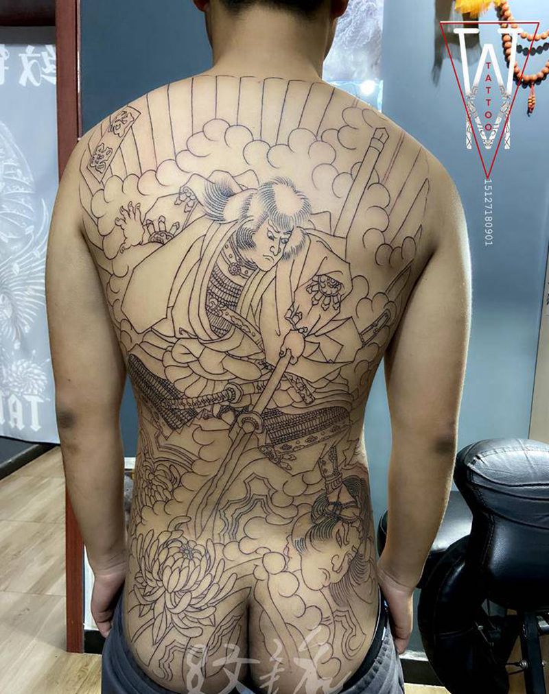 未完成纹身图片_背部老传统纹身图案