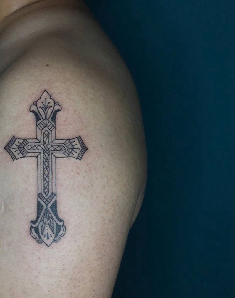 十字架纹身图片_手臂纹身图案