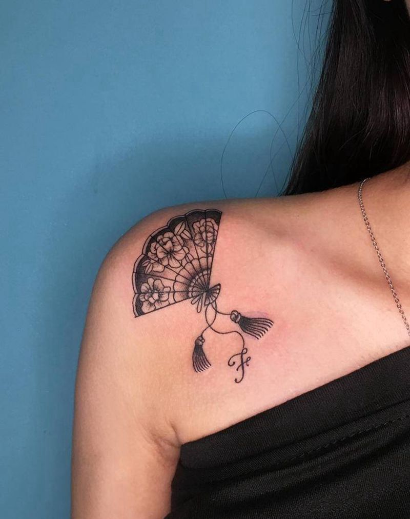 扇子纹身图片_肩部纹身图案