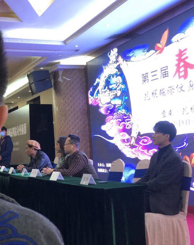 云南展纹身图片_肩部欧美写实纹身图案