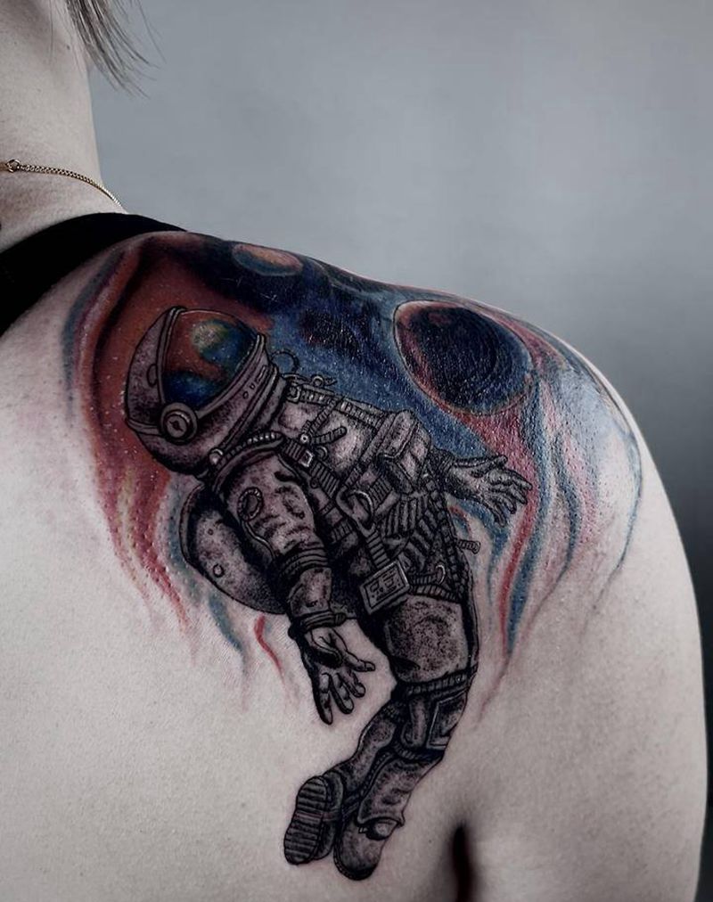 宇航员【遮盖】纹身图片_背部欧美写实宇航员纹身图案