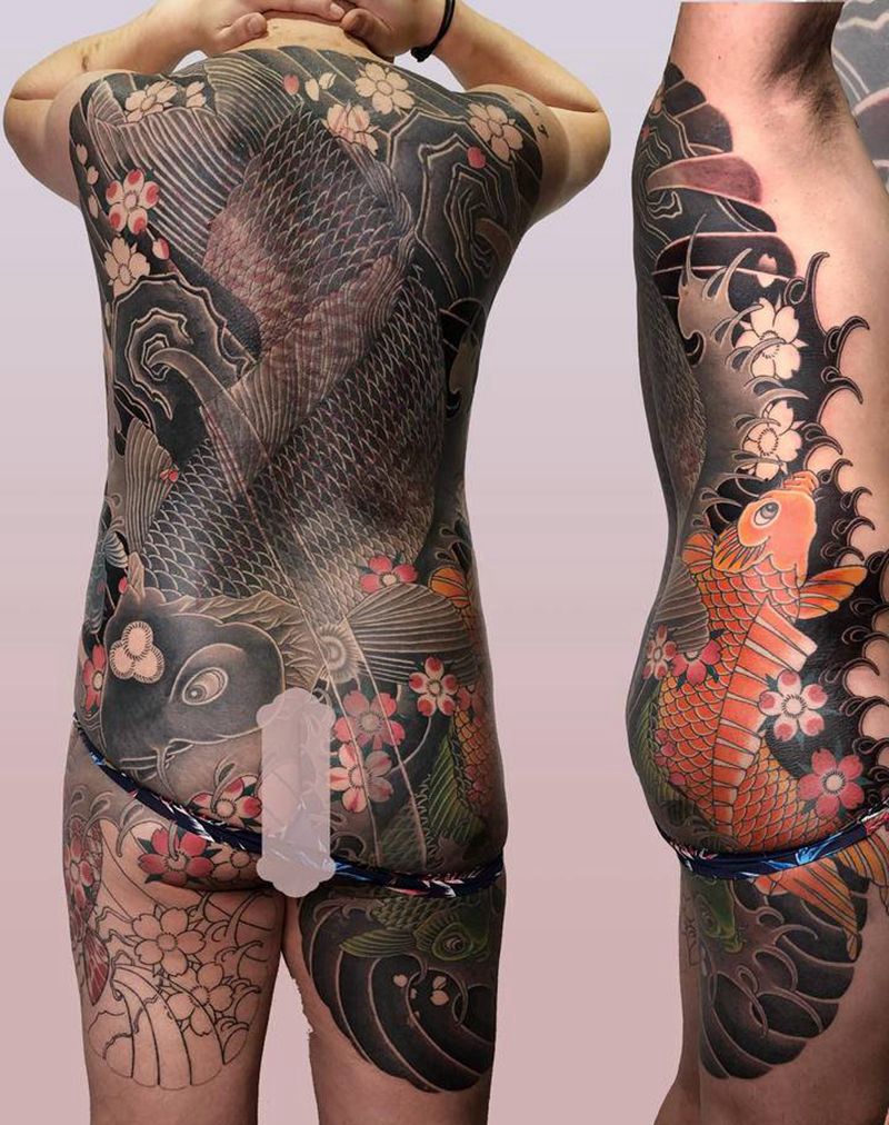 鱼纹身图片_背部老传统纹身图案