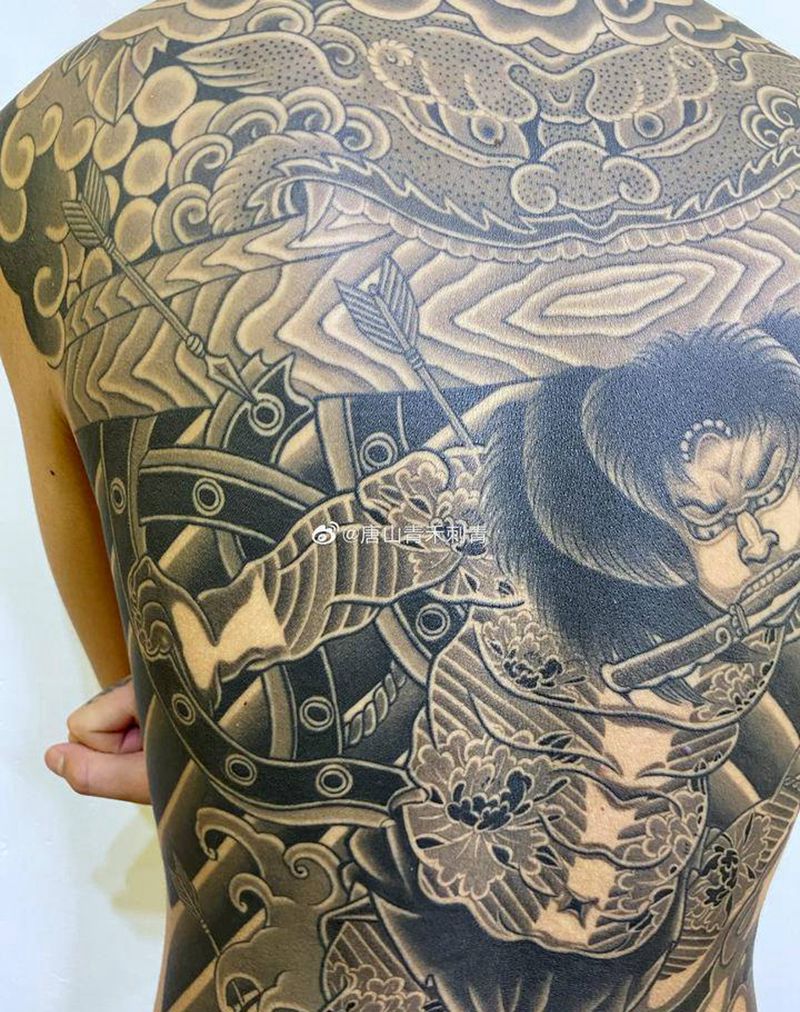 张顺破水門纹身图片_背部肩部老传统新传统纹身图案
