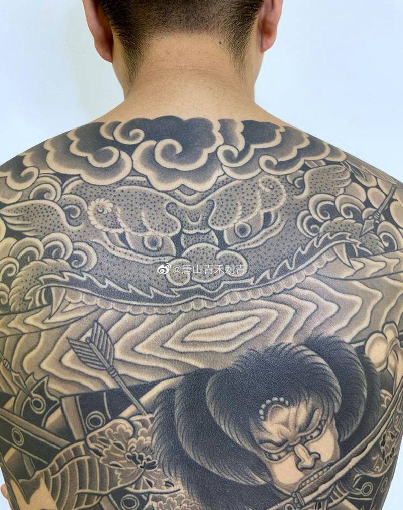 张顺破水門纹身图片_背部颈部老传统新传统纹身图案