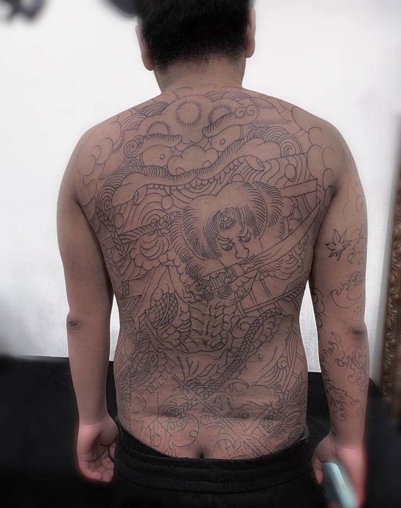 满背纹身图片_背部纹身图案