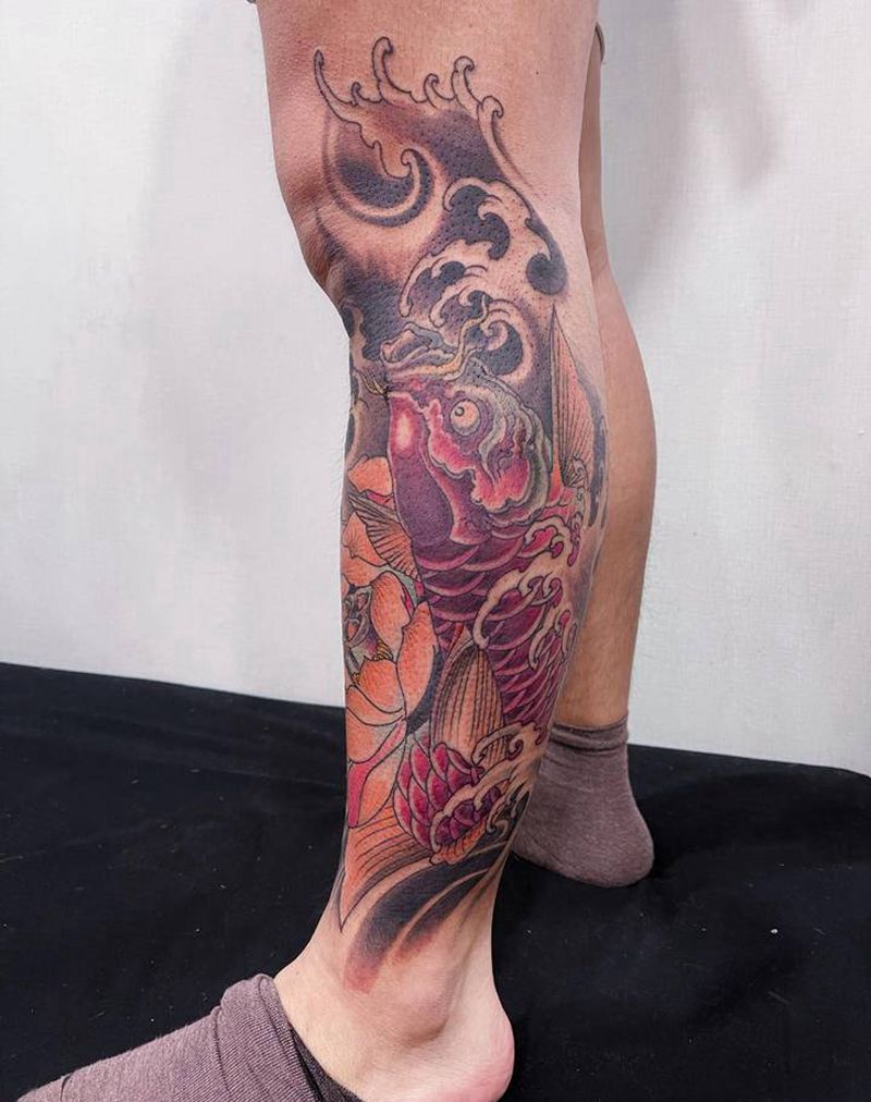 小腿鲤鱼纹身图片_腿部新传统纹身图案