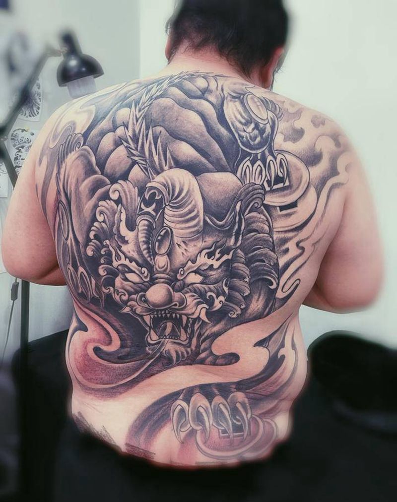 满背貔貅纹身图片_背部新传统纹身图案