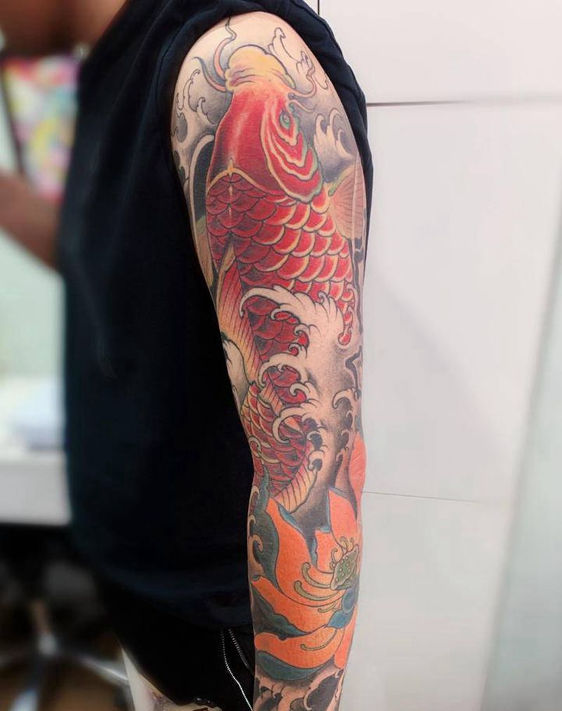 花臂鲤鱼纹身图片_手臂新传统纹身图案