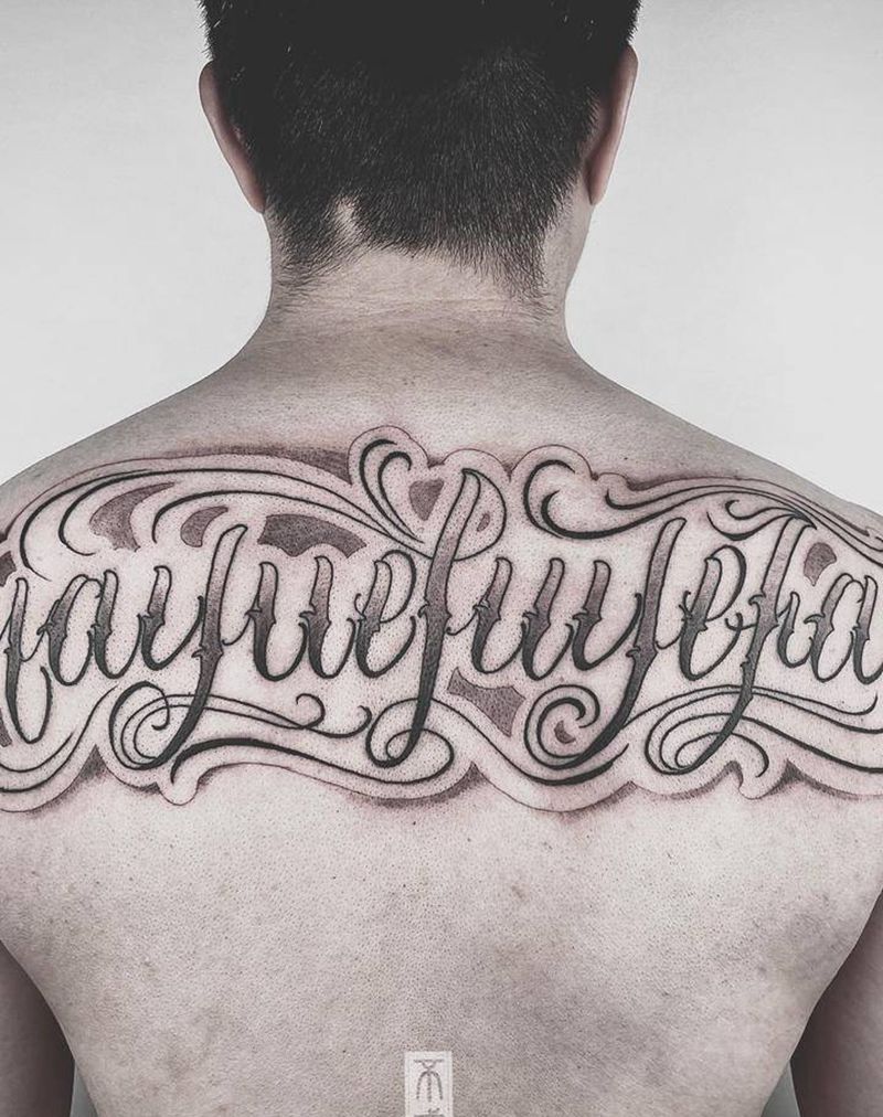 花体字纹身图片_背部花体字花体字纹身图案