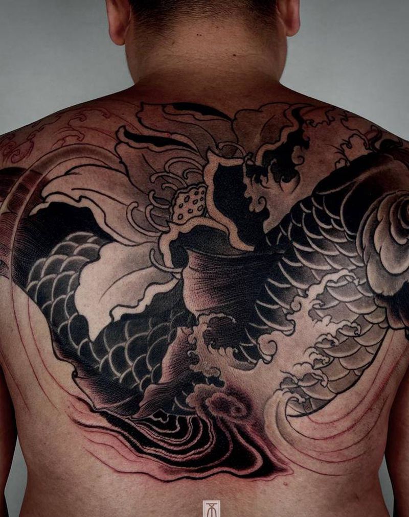 大鱼纹身图片_背部新传统老传统鱼纹身图案