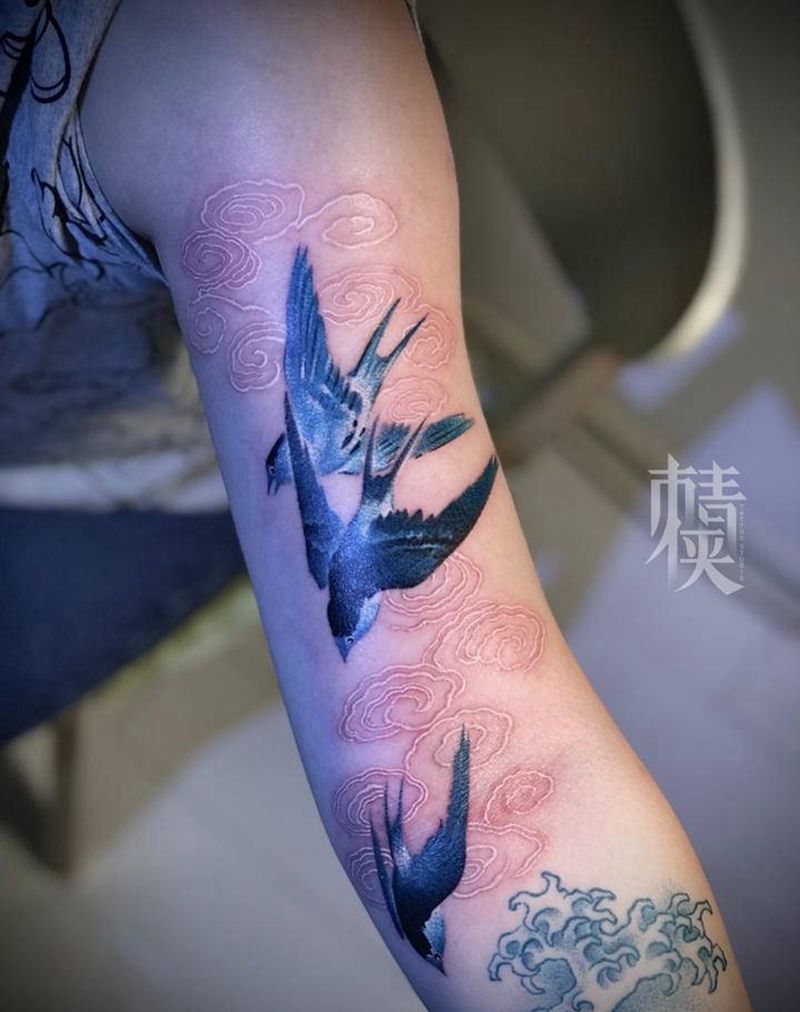 归巢纹身图片_手臂水墨纹身图案