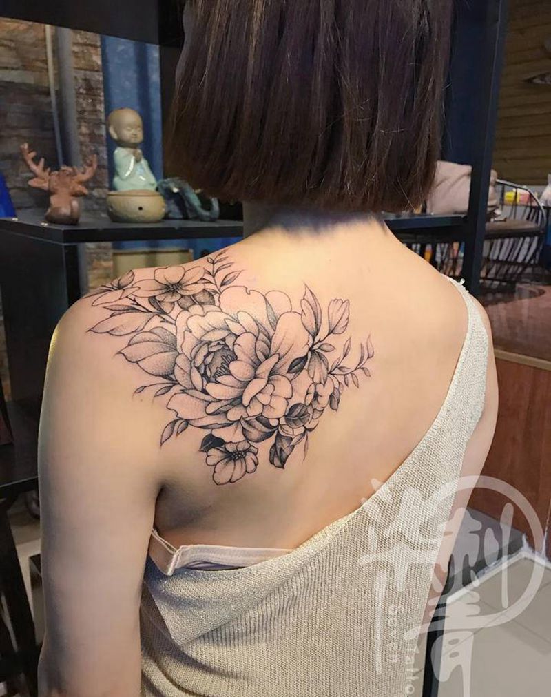 素花纹身图片_肩部背部点刺纹身图案