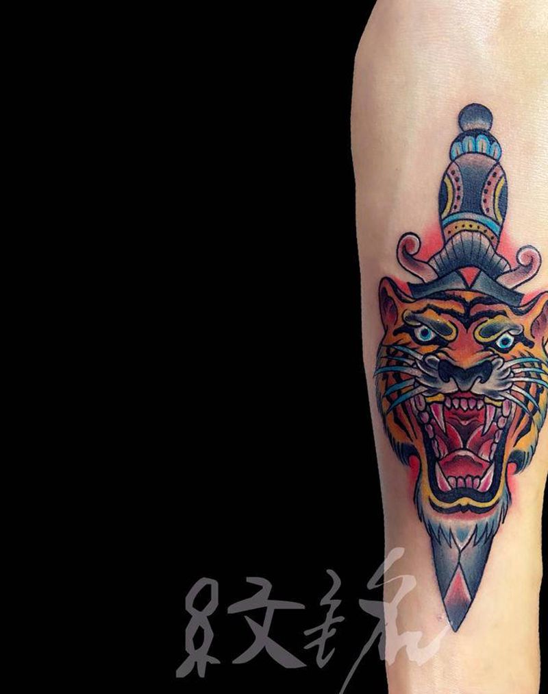 小老虎纹身图片_手臂纹身图案