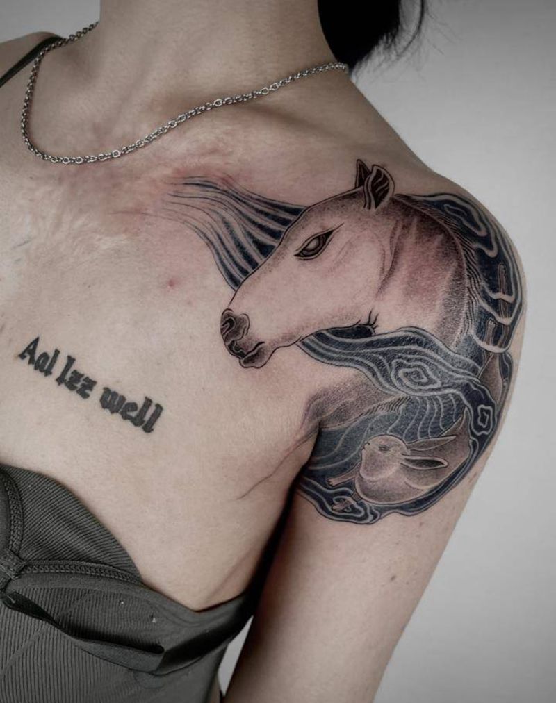 马与兔纹身图片_肩部新传统马兔纹身图案