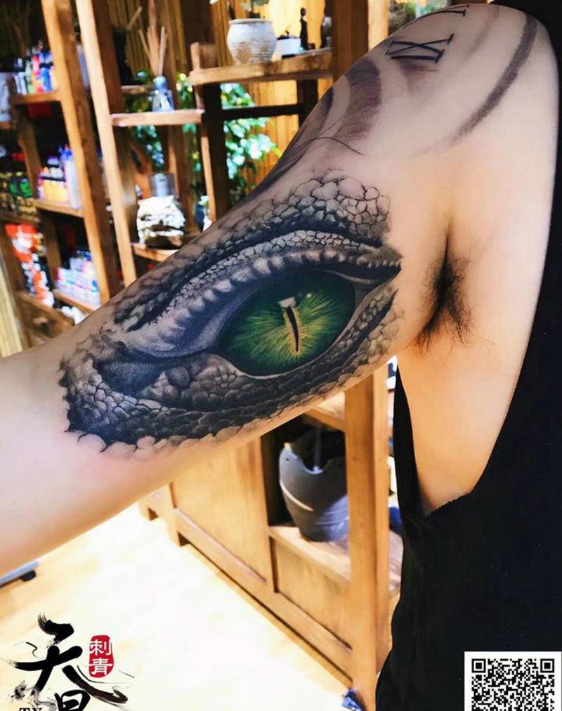 大盟眼纹身图片_手部纹身图案