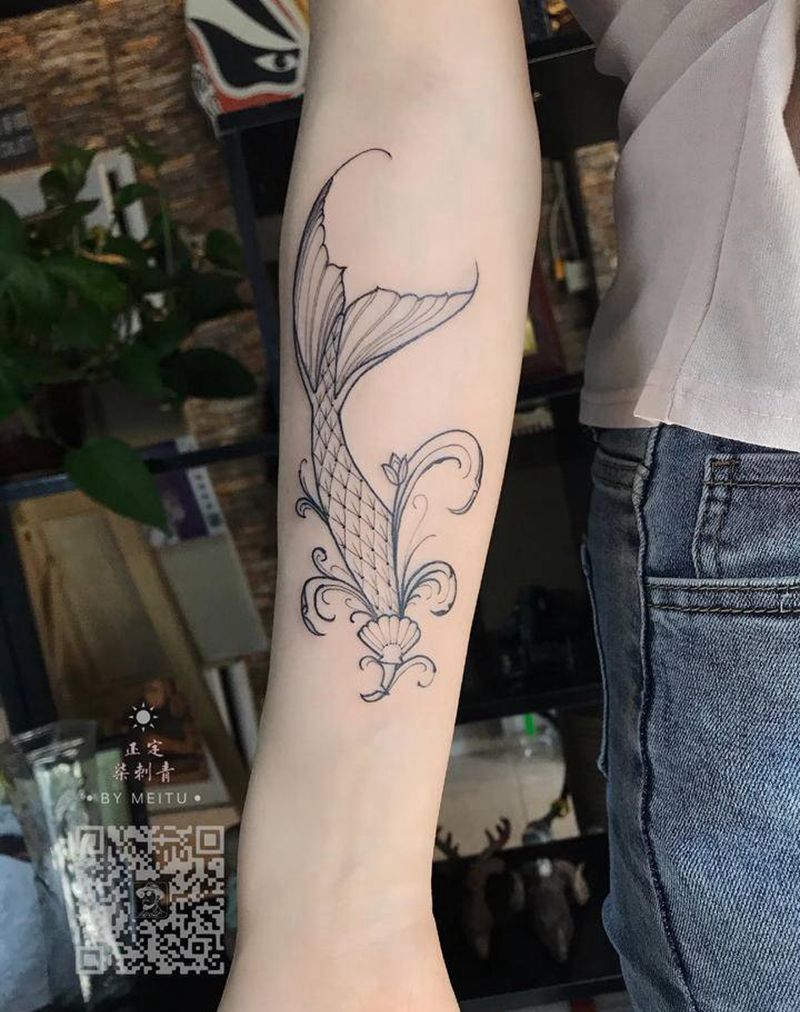 鱼尾纹身图片_手臂肩部几何点刺纹身图案