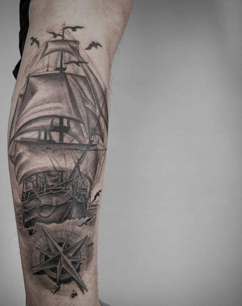 帆船纹身图片_腿部欧美写实帆船罗盘纹身图案