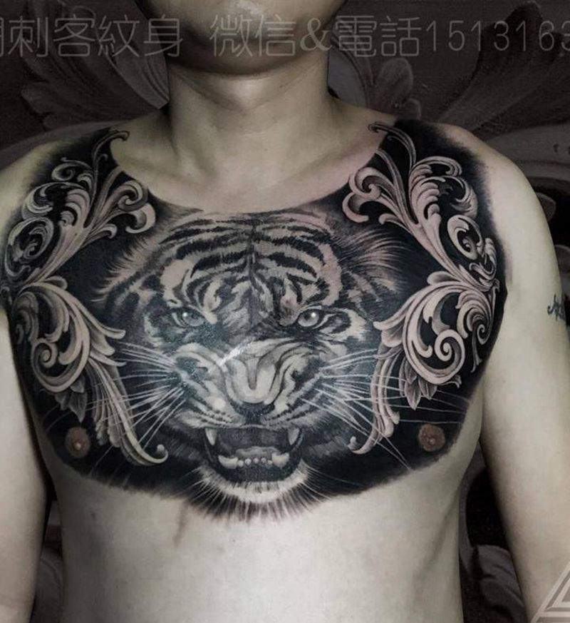 虎头花胸纹身图片_胸部欧美写实虎头老虎纹身图案