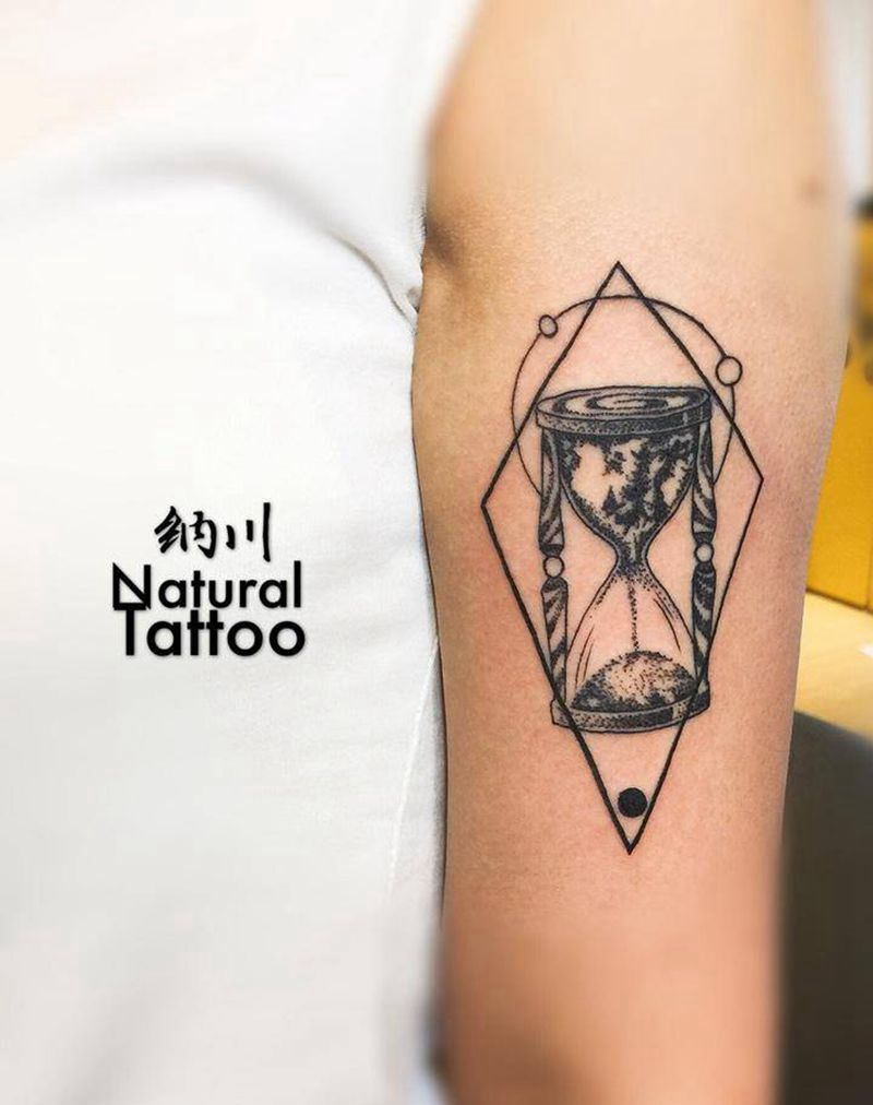 沙漏纹身图片_成品手臂欧美点刺清新静物纹身图案
