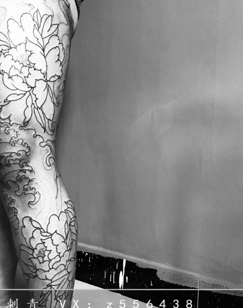 牡丹水浪纹身图片_腿部新传统纹身图案