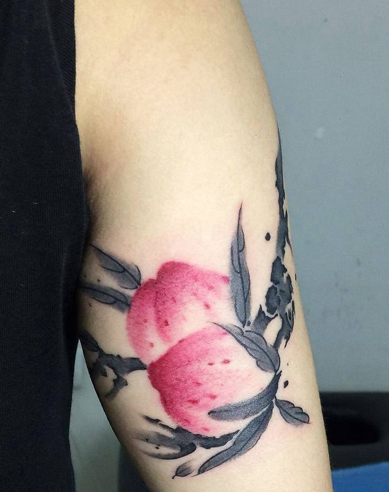 水墨蜜桃纹身图片_成品手臂传统国画植物纹身图案