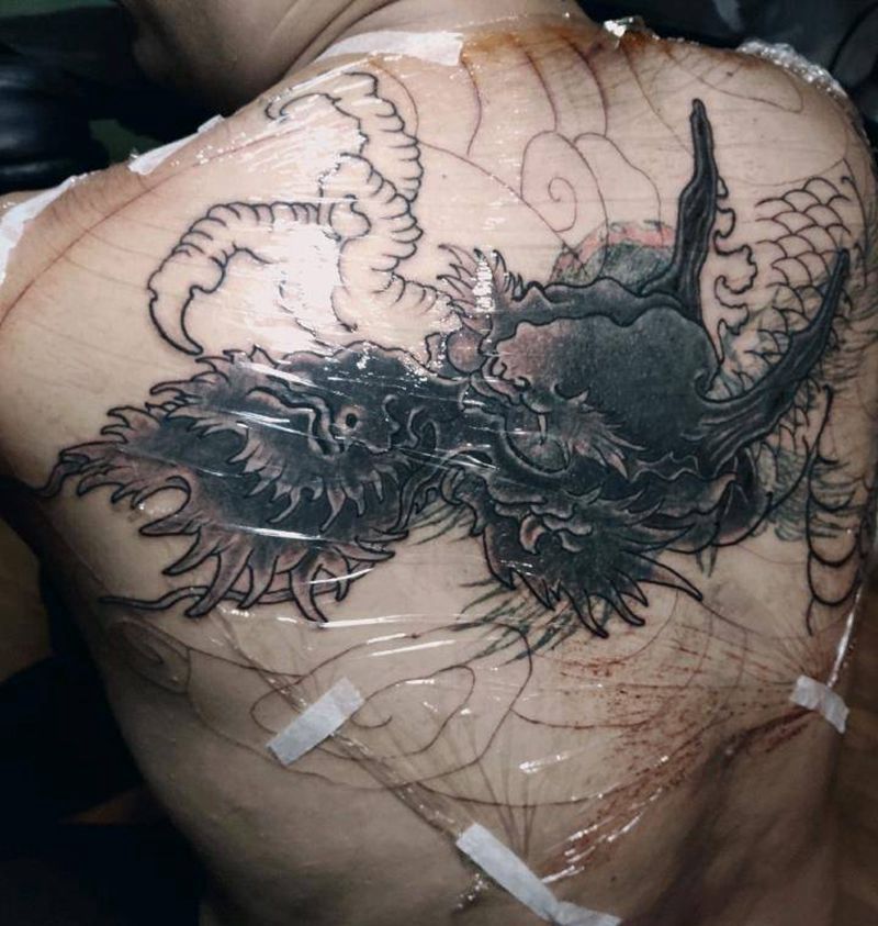 遮盖未完纹身图片_背部新传统龙纹身图案