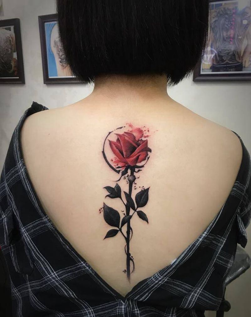 花纹身图片_背部水彩纹身图案