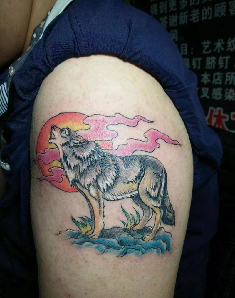 嚎纹身图片_肩部新传统狼纹身图案