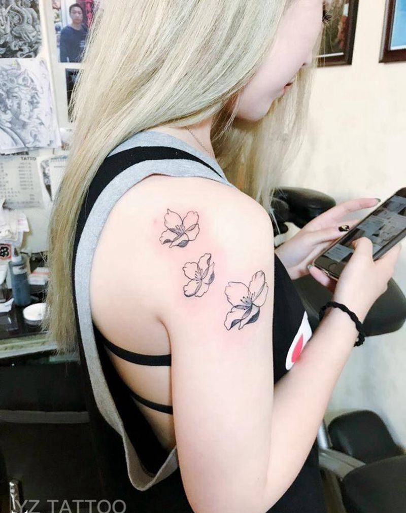 花纹身图片_植物成品肩部背部纹身图案