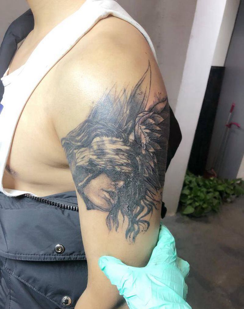 遮盖女人翅膀纹身图片