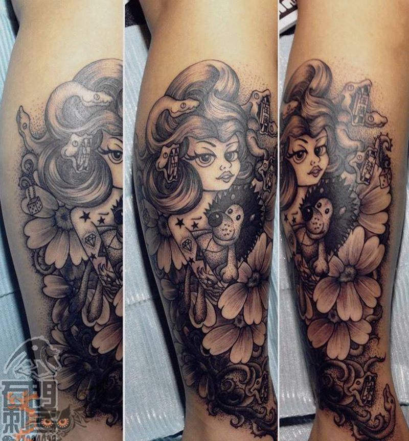 Q版美杜莎纹身图片_欧美写实肖像人物鬼神原创腿部纹身图案