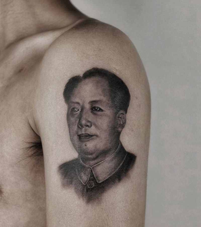 毛主席肖像纹身图片_手臂欧美写实毛主席毛泽东纹身图案