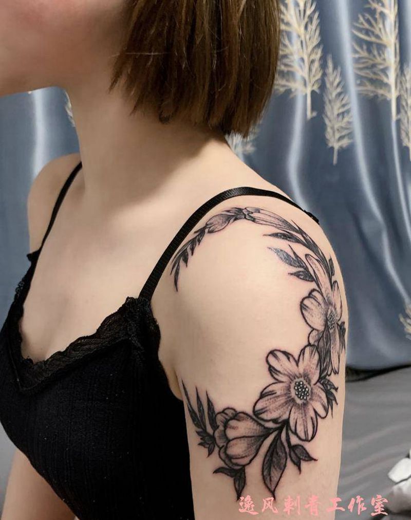 弯弯的月亮纹身图片_手臂点刺画月亮纹身图案