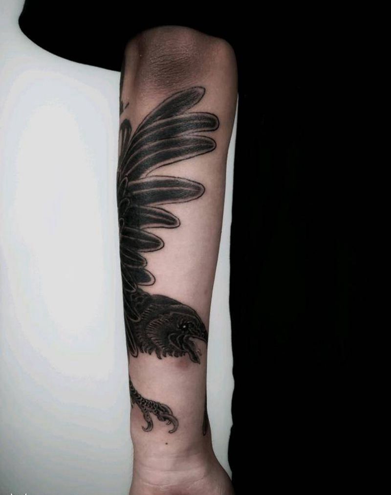乌鸦［遮盖］纹身图片_手臂新传统乌鸦纹身图案