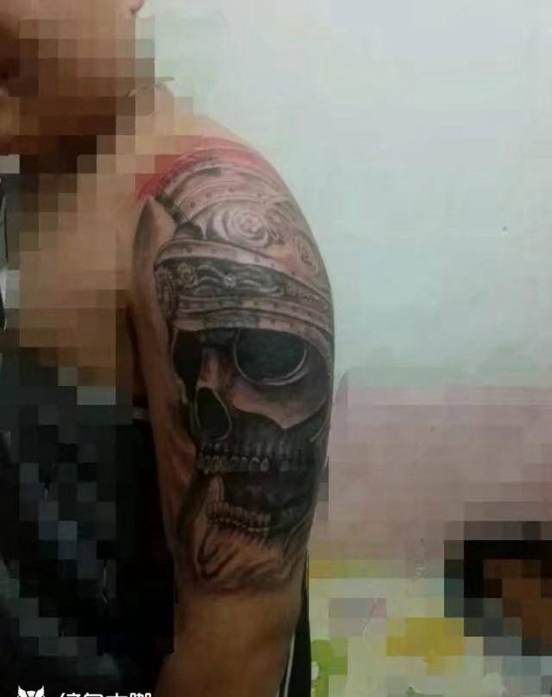 骷髅纹身图片_肩部欧美写实骷髅纹身图案