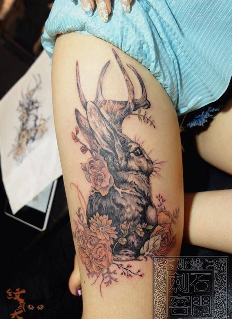 长角的兔子纹身图片_成品腿部欧美写实动物兔子纹身图案