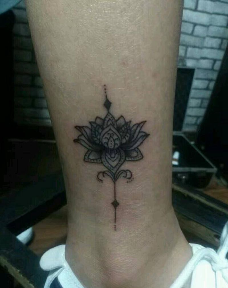 凡花纹身图片_脚部清新几何纹身图案