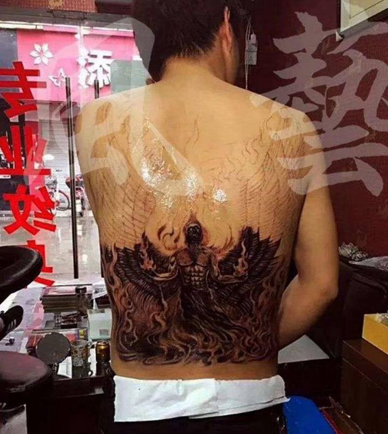 火男纹身图片_背部欧美写实人物纹身图案