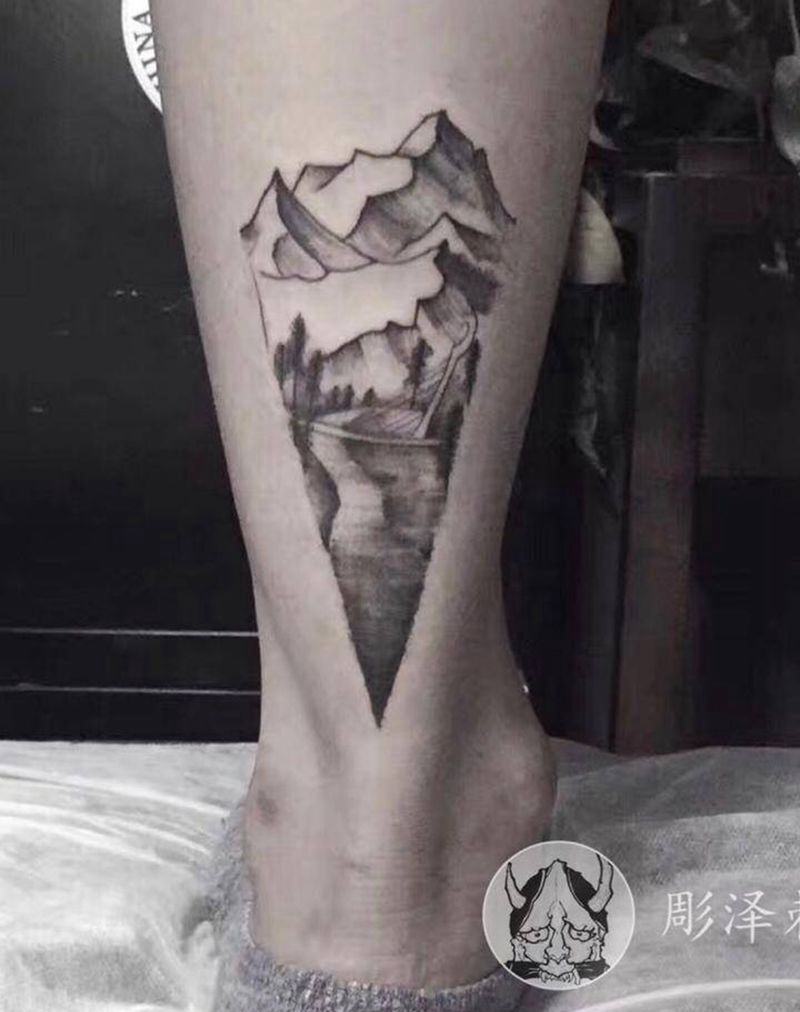 山纹身图片_腿部几何纹身图案