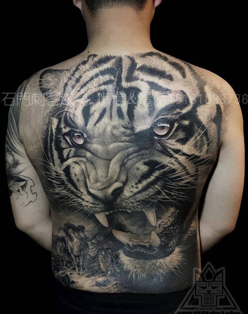 大老虎纹身图片_成品背部欧美写实肖像动物虎头老虎纹身图案