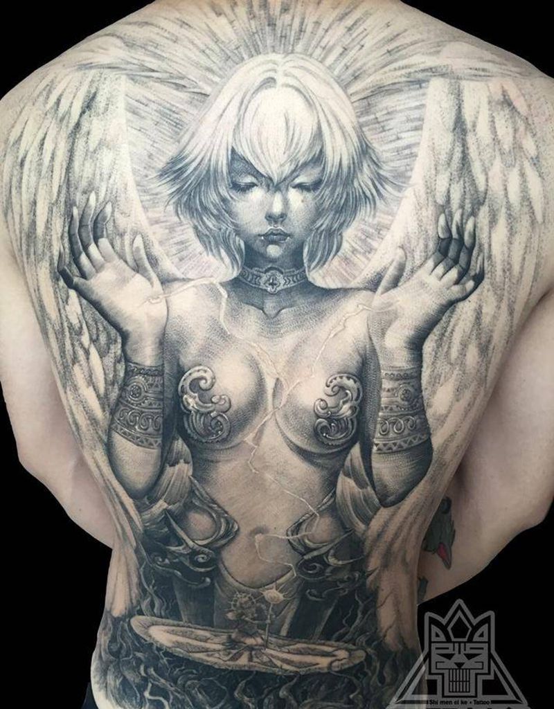 没名纹身图片_成品背部写实欧美人物原创肖像纹身图案