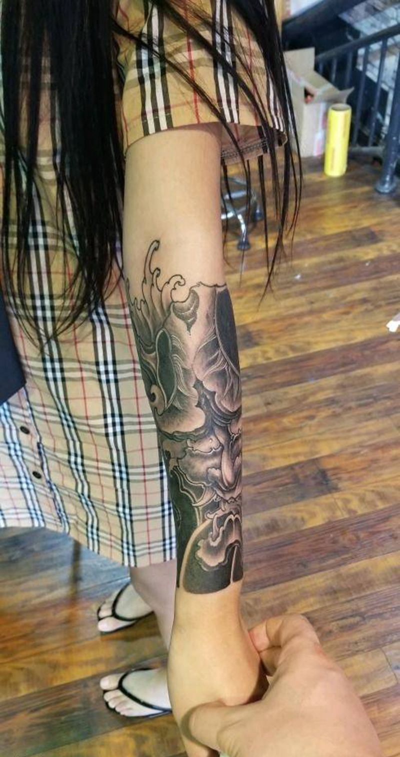 女生包小臂纹身图片_手臂新传统纹身图案