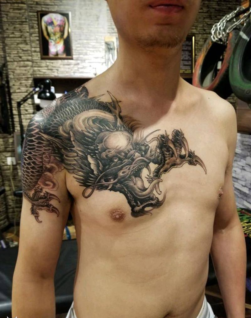 披肩龙。纹身图片