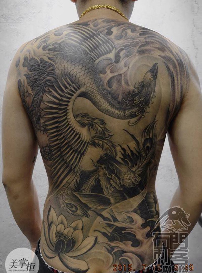 凤凰鲤鱼纹身图片_传统写实动物原创背部纹身图案