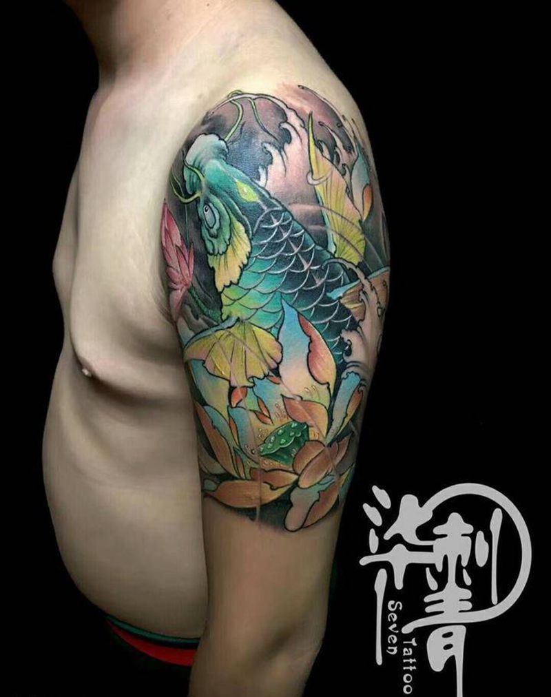 彩色锦鲤纹身图片_成品手臂肩部传统清新动物纹身图案