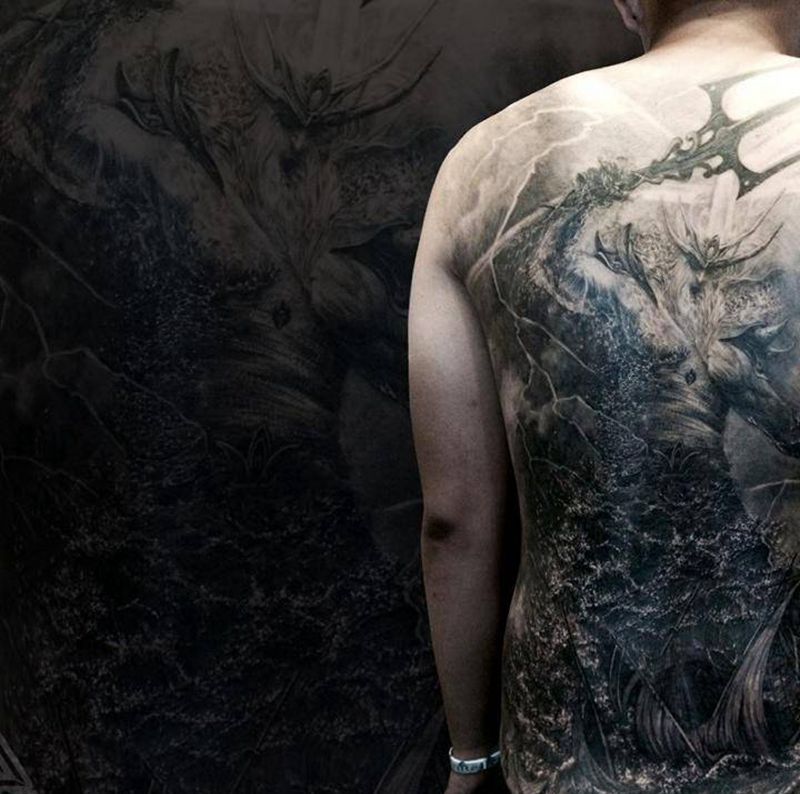 海皇纹身图片_成品背部欧美写实肖像人物宗教鬼神纹身图案