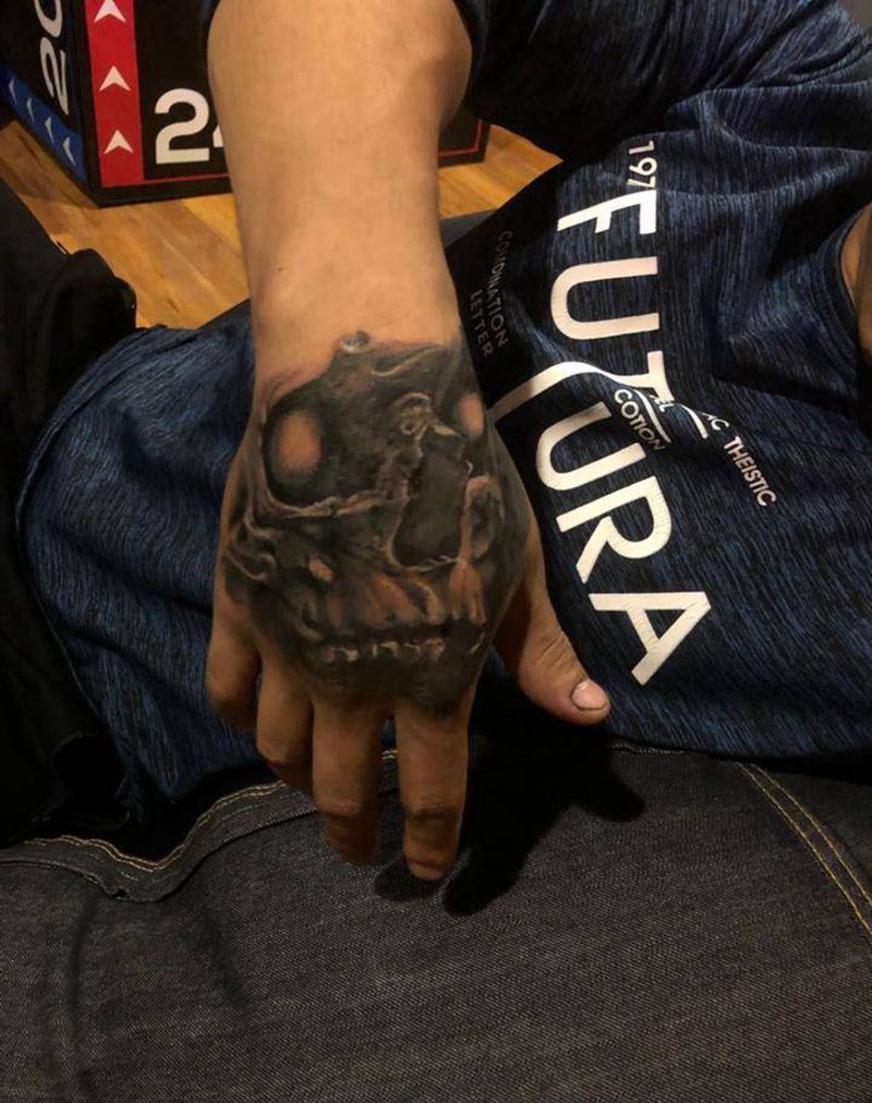 修改旧纹身 骷髅纹身图片_手部欧美写实纹身图案